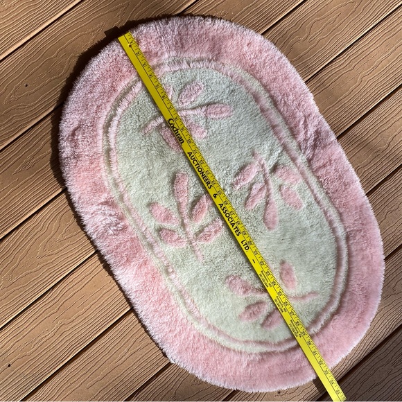 Source Unknown Bath Vintage Oval Bathroom Rug Pink White Rare 6s70s